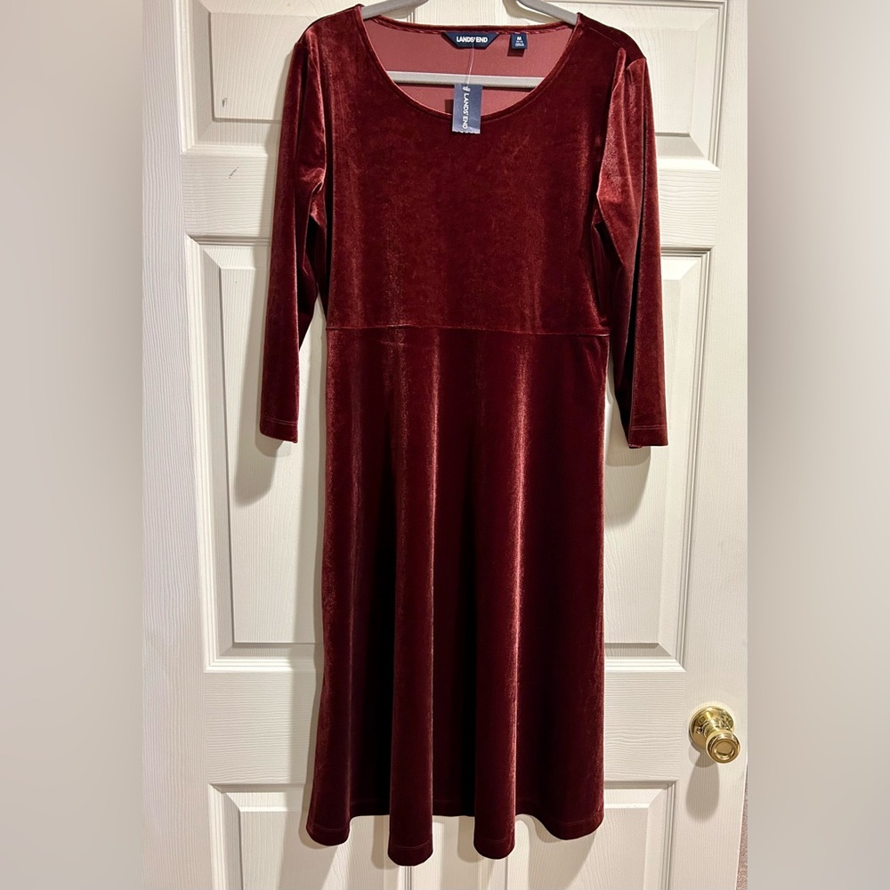 Lands End NWT maroon velvet dress. Size medium 10-12. Beautiful!